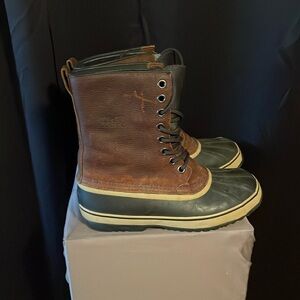 Sorel men’s rubber boots size 10